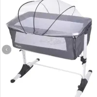 تخت کنار مادر زویی