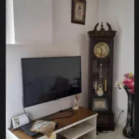 میز تلویزیون و سه چرخه