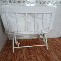 گهواره کودک در حد نو