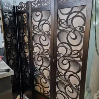 میز تلفن و تعدادی وسیله چوبی