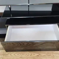 زیر تلویزیون مشکی