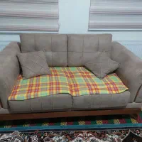 یک دست مبل ۶ نفره به همراه یک عدد میز عسلی