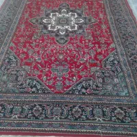 فرش و میز تلویزیون