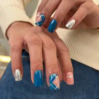 خدمات ناخن همراه باآموزش