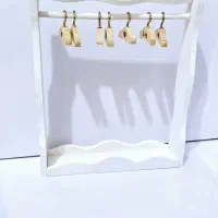 آویز لباس عروسک|اسباب و اثاث بچه|اهواز, کمپلو شمالی|دیوار