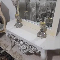 آینه ومیز وشمعدان وتنگ بزرگ