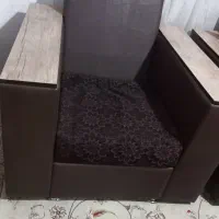 مبل قدیمی جنس چوب خیلی خوب ده نفره است