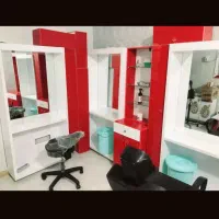 دیکور ارایشگاه همراه با وسایل