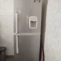 یخچال سالم و تمیز فقط کشو فریز در نداره