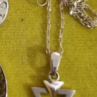 فروش  گردنبند و یک جفت گوشواره ۳۰۰ بالای تابلو