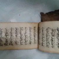 قرآن خطی دست نویس قدیمی|کلکسیون اشیاء عتیقه|کازرون, |دیوار