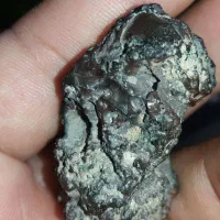 انواع سنگهای مشکوک به شهاب سنگ جذب دار
