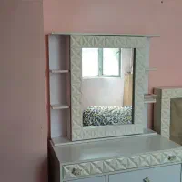تخت و میز آرایش و کمدو تشک رویال