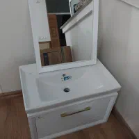 روشویی به همراه کابینت روشویی و آینه