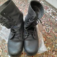 لباس و کاپشن و پوتین سربازی