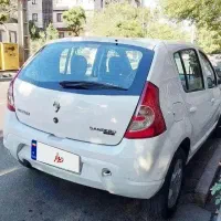 ساندرو اتوماتیک برج ۱۲ سال ۹۸ هستش تحویل ۱۴۰۰ تمیز