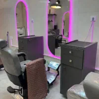 صندلی ارایشگاه و آینه