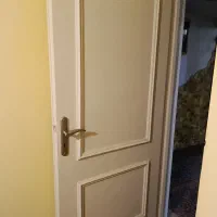 در چوبی اتاق