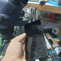 فروشنده و خریدار گوشی های معیوب و شکسته