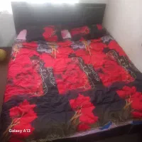 تخت  دونفره ،دو عدد پاتختی،میز ارایش