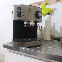 یک عدد دستگاه قهوه ساز