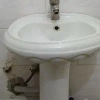 روشویی به همراه شیر و پایه