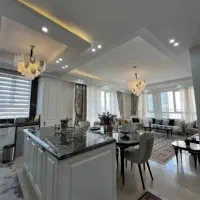 ۶۱ متری/ سالن پرده خور دو نبش پر نور/مالک پول لازم