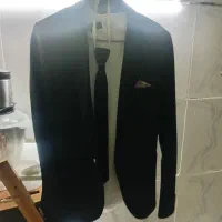 کت شلوار درحد نو همراه بلوز سفید وکفش
