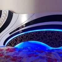 فروش فوری. تخت خواب دونفره بدون هیچ خرابی|تخت و سرویس خواب|ابریشم, |دیوار