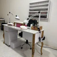 میز ناخن با شلف لاک ژل جنس ام دی اف