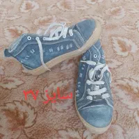 تعدادی کیف کفش لباس