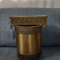 یک‌جفت گلدان،سطل آشغال وجادستمال کاغذی