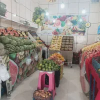 فروشنده میوه فروشی