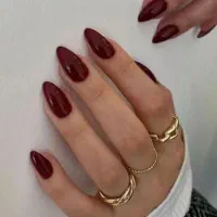 آموزش و خدمات کاشت ناخن
