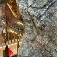 طراحی و اجرای نقش برجسته و صخره