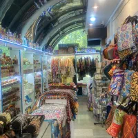 فروشنده خانم در کاخ نیاوران