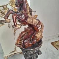 مجسمه اسب زیبا نماد سال جدید