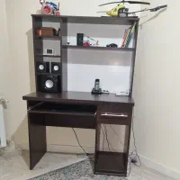میز ‌کامپیوتر کتابخانه ایی