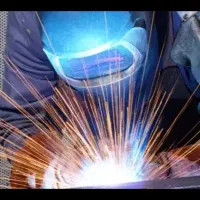 آهنگر و جوشکار صنعتی