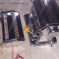 خمیر پهن کن و رشته درست کن
