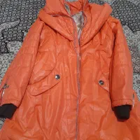 کاپشن دخترانه در حد نو و یه پالتو