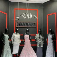 فروشنده خانم  پارچه