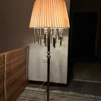 آباژور ایستاده