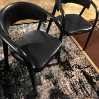 دو عدد صندلی