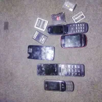 چند دستگاه تلفن همراه