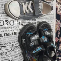 یک کفش تابستونی و کفش اسپرت