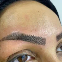 میکرو‌بلیدینگ ابرو ۱۲۰۰