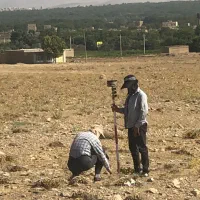 ۳۰۰ متر زمین با جواز ساخت