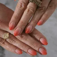 *خدمات زیبایی ناخن با بهترین متریال وقیمت اقتصادی*