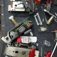 مرکز تعمیرات و سرویس ونصب انواع  قفل برقی حیاطی